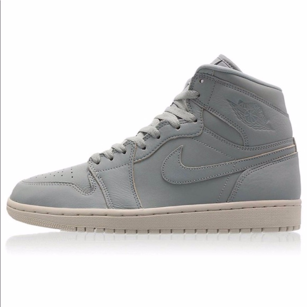 NIKE AIR JORDAN 1 RETRO HIGH-TOP PREMIUM SHOE